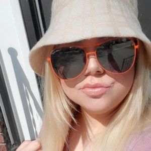 Meet your Posher, Ķæłėe